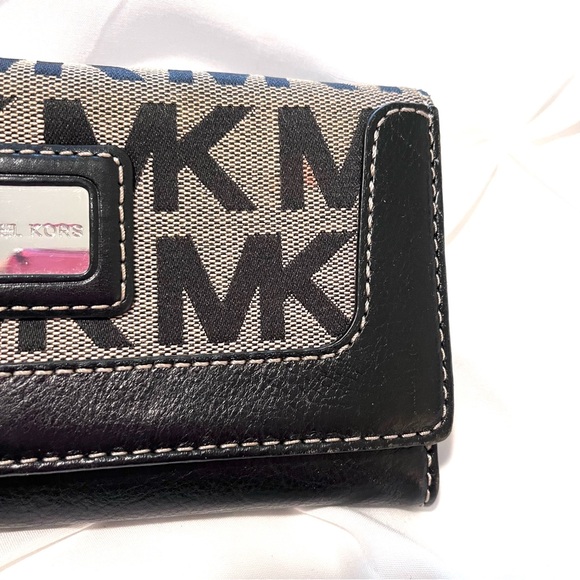 Michael Kors Large Monogram Checkbook Wallet, Black & Tan, Excellent! - Picture 3 of 10